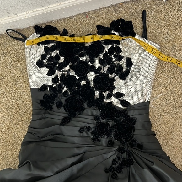 MONISHA BLACK SILVER TOP 3D FLORAL GOWM DRESS SIZE 8 - Picture 15 of 16